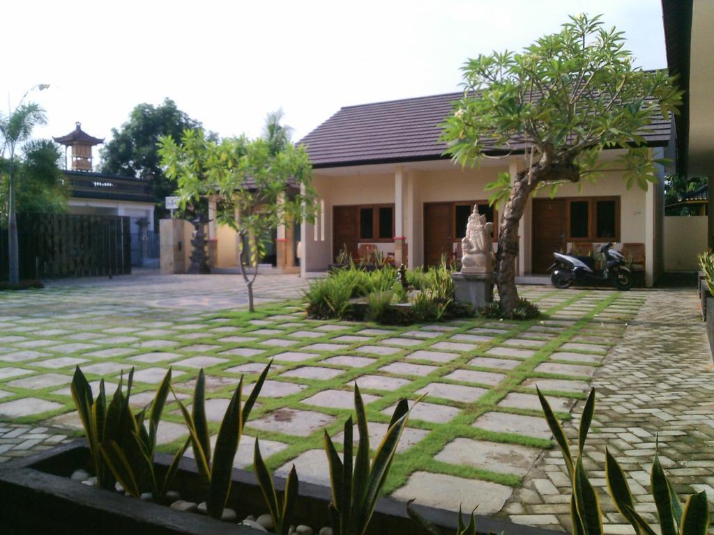 Deka Homestay Mataram Exterior photo